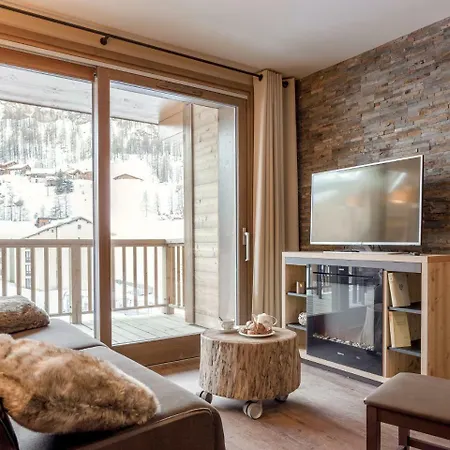 Apartment Savoyard Charm In Tignes